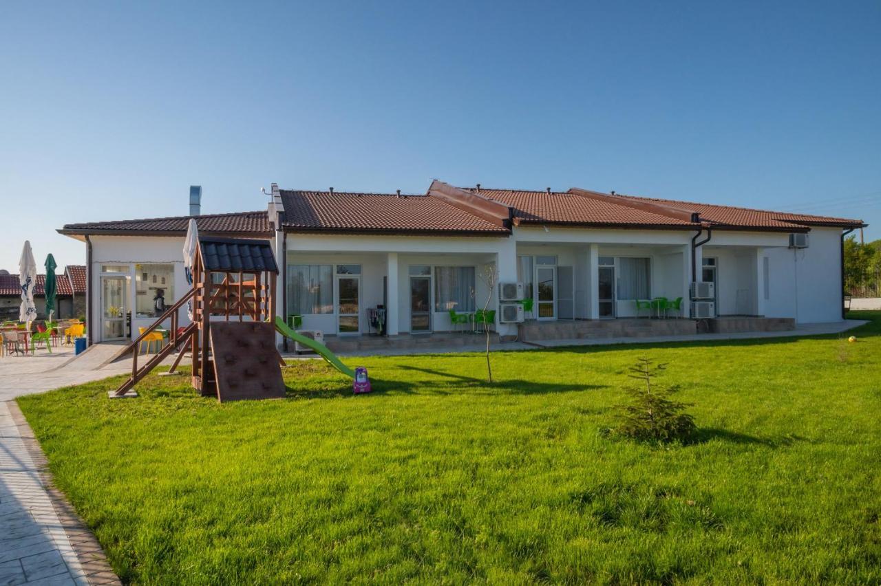 Комплекс Радост Hotel Ezerets Exterior foto